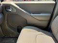2015 Nissan Frontier SV 4WD! CREW CAB! CLEAN MACHINE!