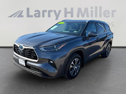 2024 Toyota Highlander Hybrid XLE ONE OWNER!