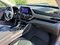 2024 Toyota Highlander Hybrid XLE ONE OWNER!