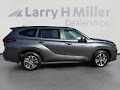 2024 Toyota Highlander Hybrid XLE ONE OWNER!